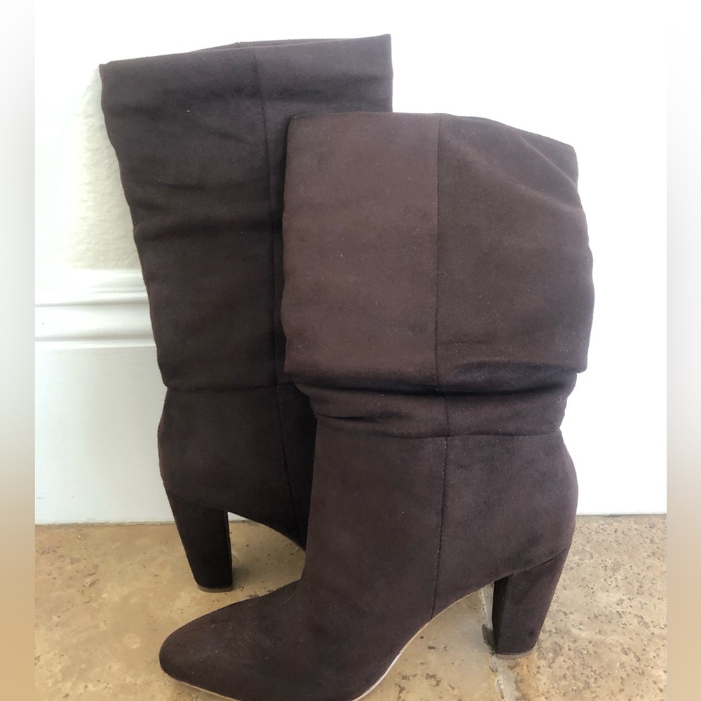BANANA REPUBLIC - VEGAN SLOUCHY BOOTIES + BROWN/7